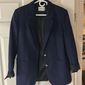 Aritzia Sunday Best blazer. Classic navy blazer a must have for your wardrobe.